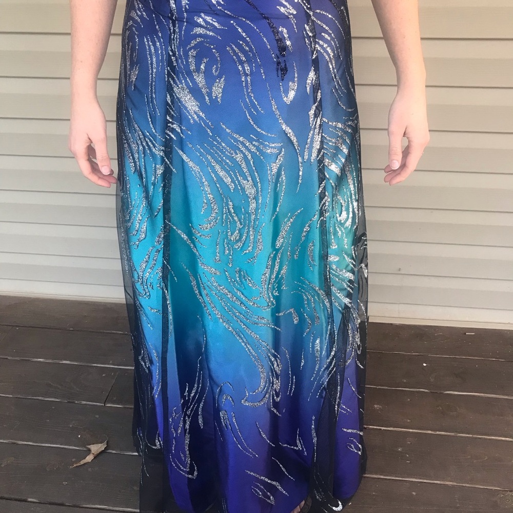 Formal Event Dress - Picture 5 of 8